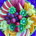 מגשי פירות מוכנים וחתוכים לאכילה בהזמנה מראש