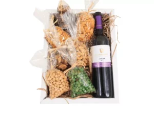 מארז פיצוחים ויין אדום